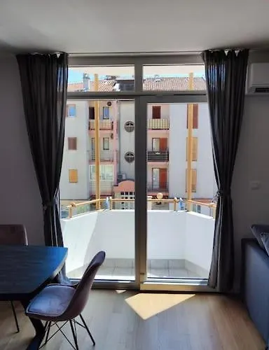 Nilema 아파트 로비니